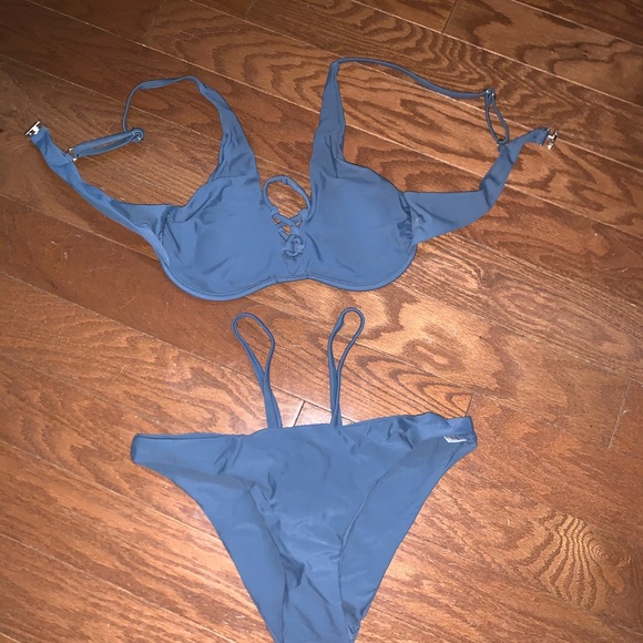 Bathing suits - Picture 4 of 7